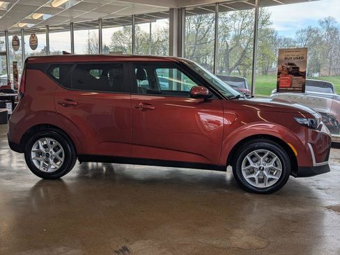 Used 2023 Kia Soul LX w/ Option Group 015 FWD image 8