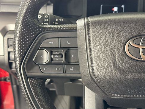 Certified 2025 Toyota Tacoma SR5 AWD/4WD image 17
