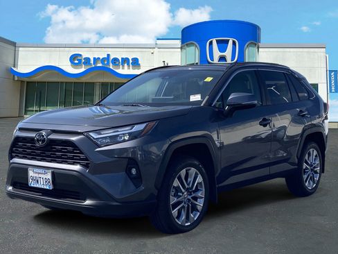 Used 2023 Toyota RAV4 XLE Premium FWD image 3