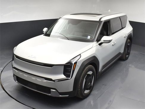 Certified 2026 Kia EV9 Light image 44