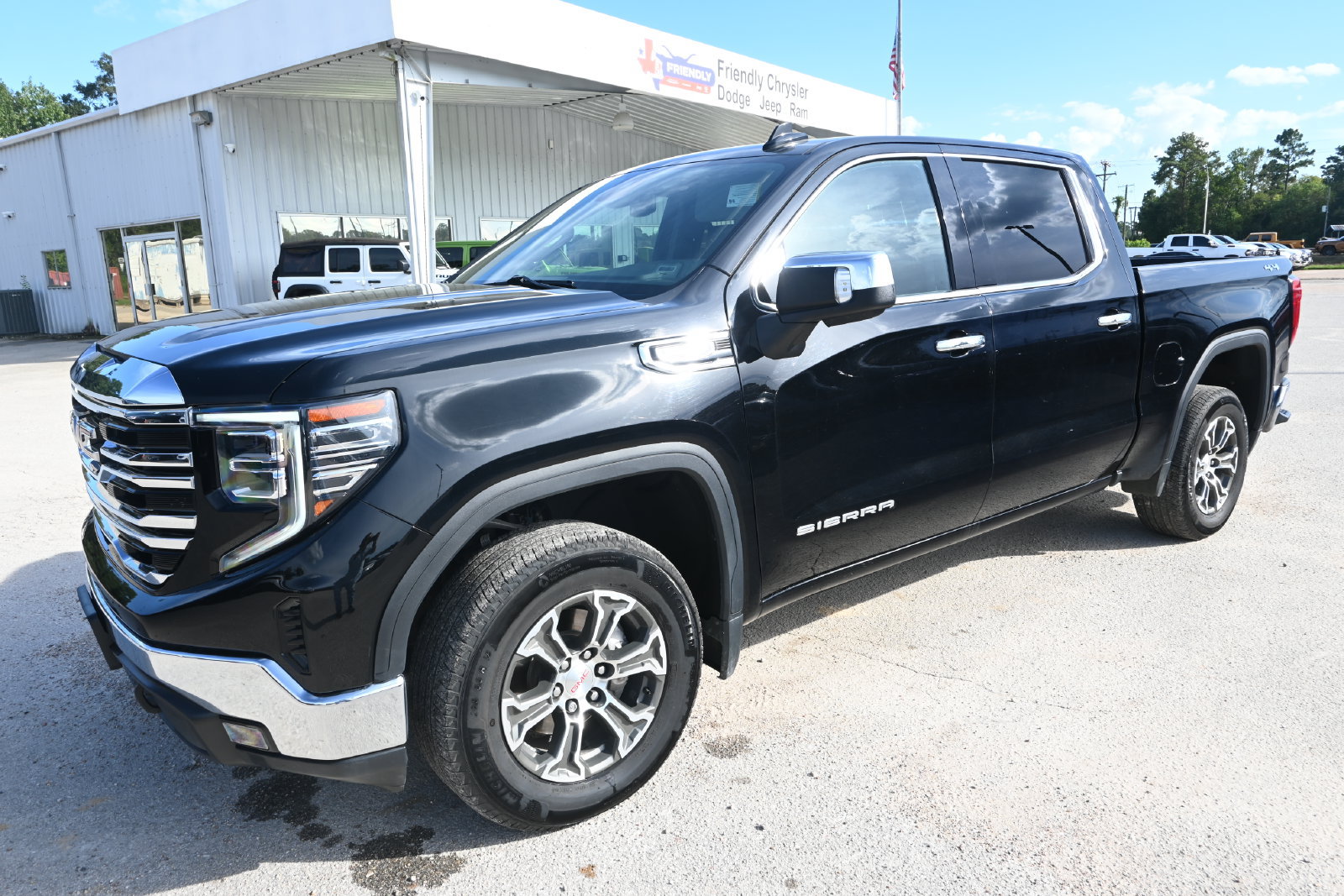 Used 2025 GMC Sierra 1500 SLT AWD/4WD image 5