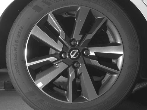Used 2025 Nissan Versa SV FWD image 15