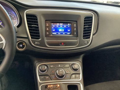 Used 2015 Chrysler 200 Limited w/ Convenience Group FWD image 9