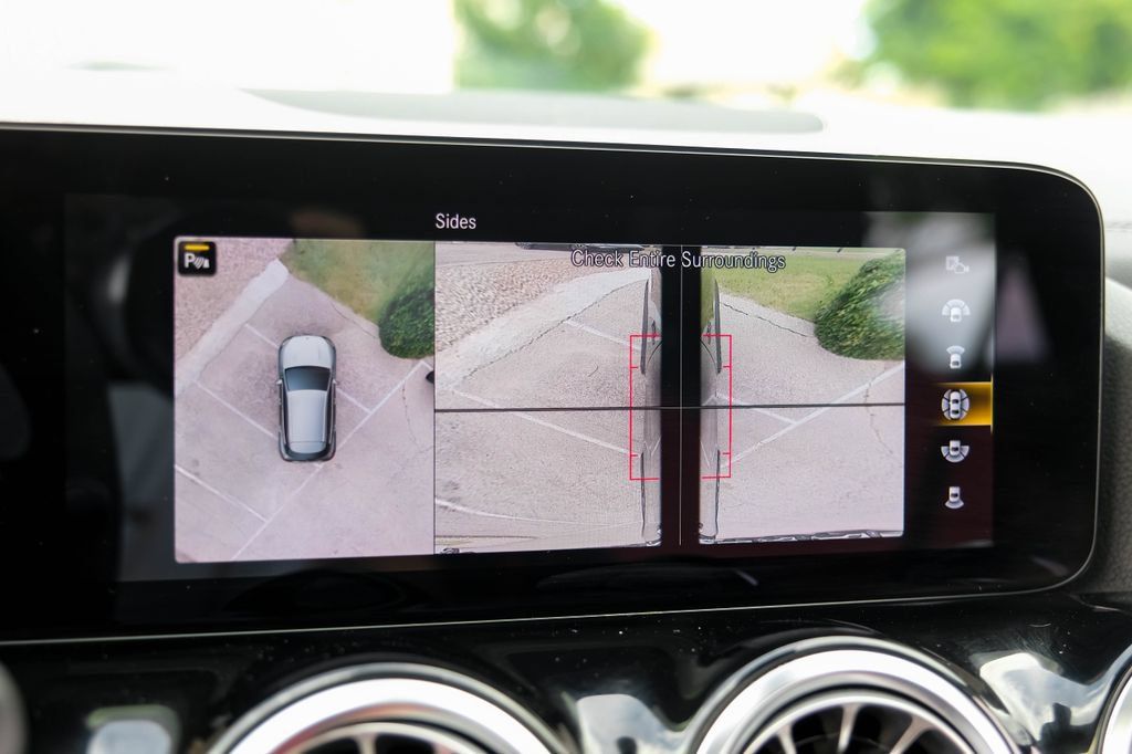 Used 2022 Mercedes-Benz GLA 45 AMG 4MATIC w/ Parking Assistance Package image 22