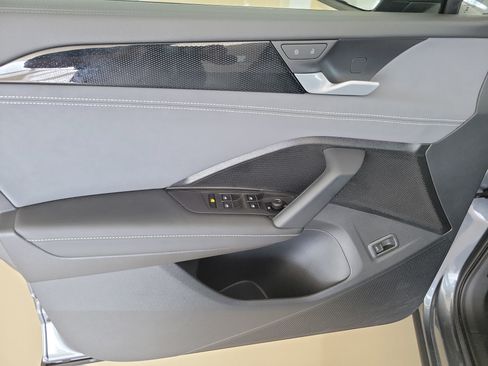 Used 2025 Volkswagen Tiguan SE FWD image 22