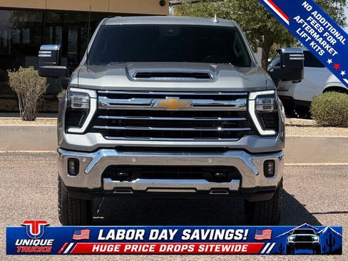 Used 2024 Chevrolet Silverado 2500 LTZ w/ LTZ Convenience Package AWD/4WD image 3