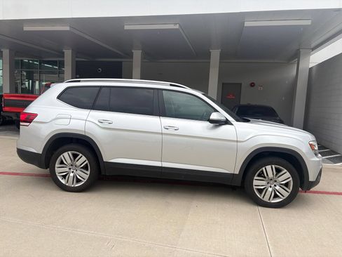 Used 2019 Volkswagen Atlas SE FWD image 2
