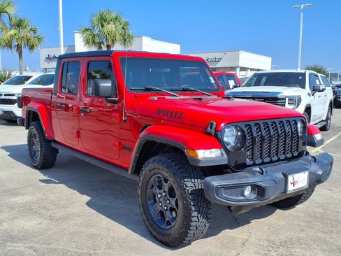 Used 2023 Jeep Gladiator Sport AWD/4WD image 3