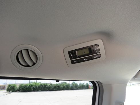 Used 2014 Toyota Sienna LE FWD image 34