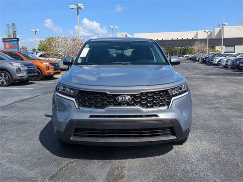 Used 2021 Kia Sorento LX image 3
