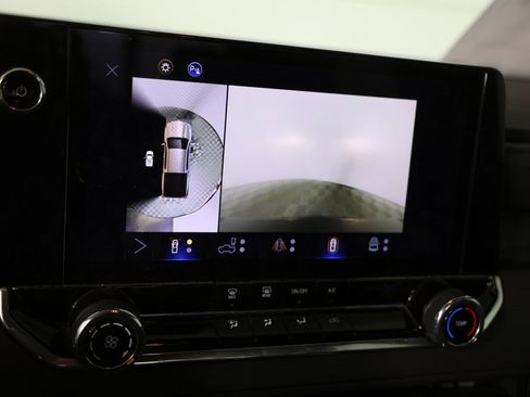 Used 2024 Chevrolet Colorado Trail Boss w/ Technology Package image 12