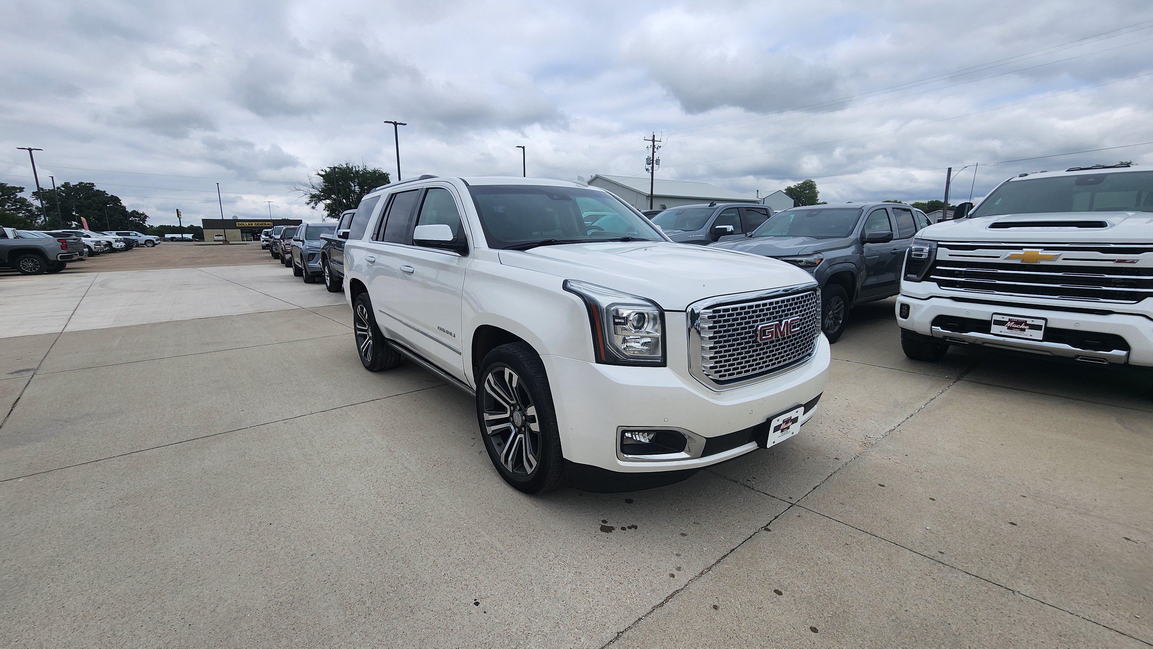 Used 2017 GMC Yukon Denali w/ Open Road Package AWD/4WD image 3
