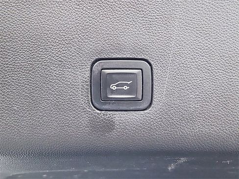 Used 2020 Chevrolet Traverse RS image 24