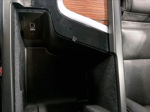 Certified 2023 Volvo XC60 B6 Ultimate w/ Protection Package Premier AWD/4WD image 16