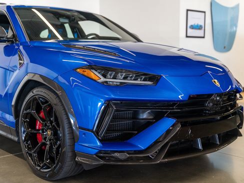 Used 2023 Lamborghini Urus Performante AWD/4WD image 12