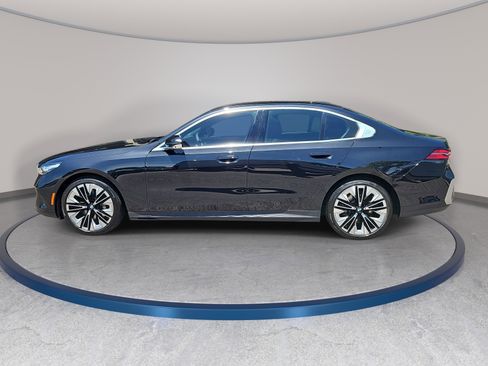 Certified 2026 BMW 530i w/ Premium Package RWD image 9