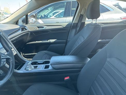 Used 2020 Ford Fusion SE image 29