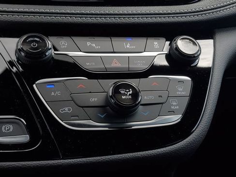 New 2026 Chrysler Pacifica Select FWD image 27