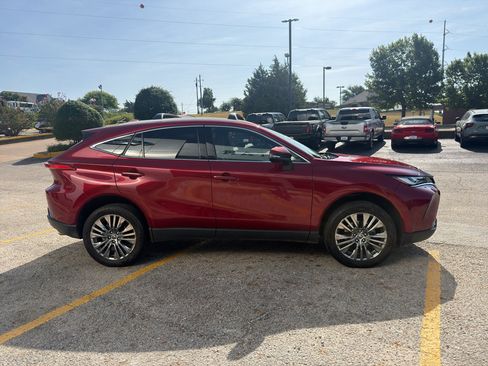 Used 2023 Toyota Venza Limited AWD/4WD image 4