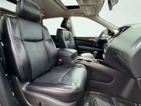 Used 2020 Nissan Pathfinder Platinum FWD image 36