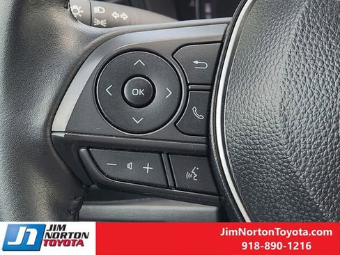 Used 2025 Toyota Corolla SE w/ SE Premium Package FWD image 29