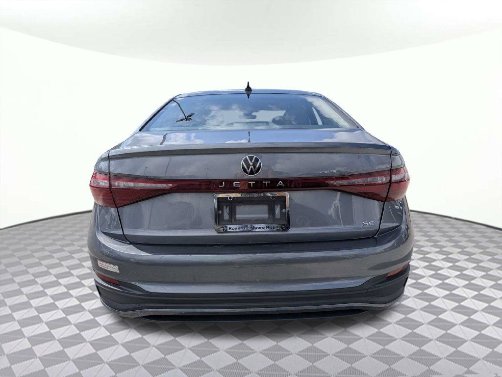 Used 2025 Volkswagen Jetta SE FWD image 4