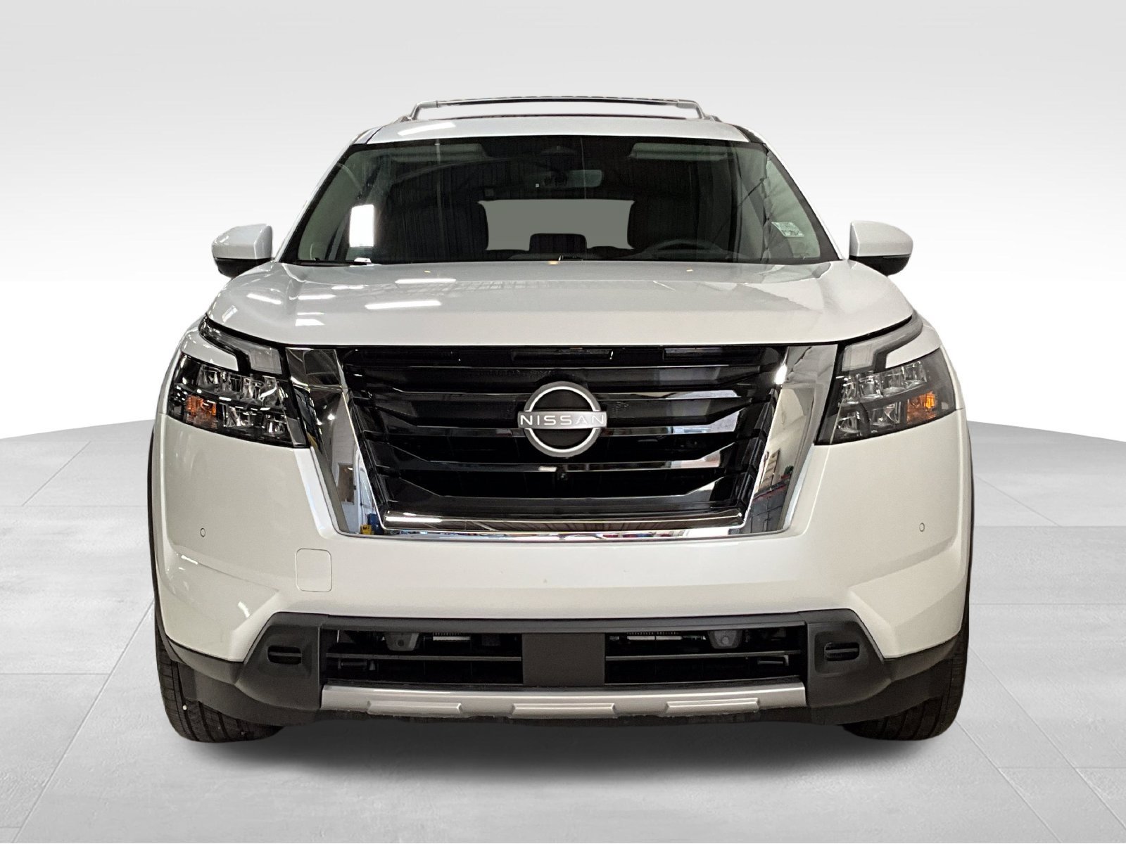 Used 2025 Nissan Pathfinder Platinum w/ Cargo Package AWD/4WD image 3