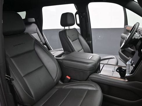 Used 2025 GMC Yukon Denali AWD/4WD image 27
