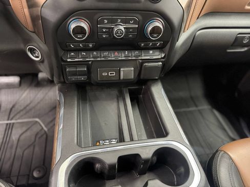 Used 2019 Chevrolet Silverado 1500 High Country w/ Technology Package AWD/4WD image 17