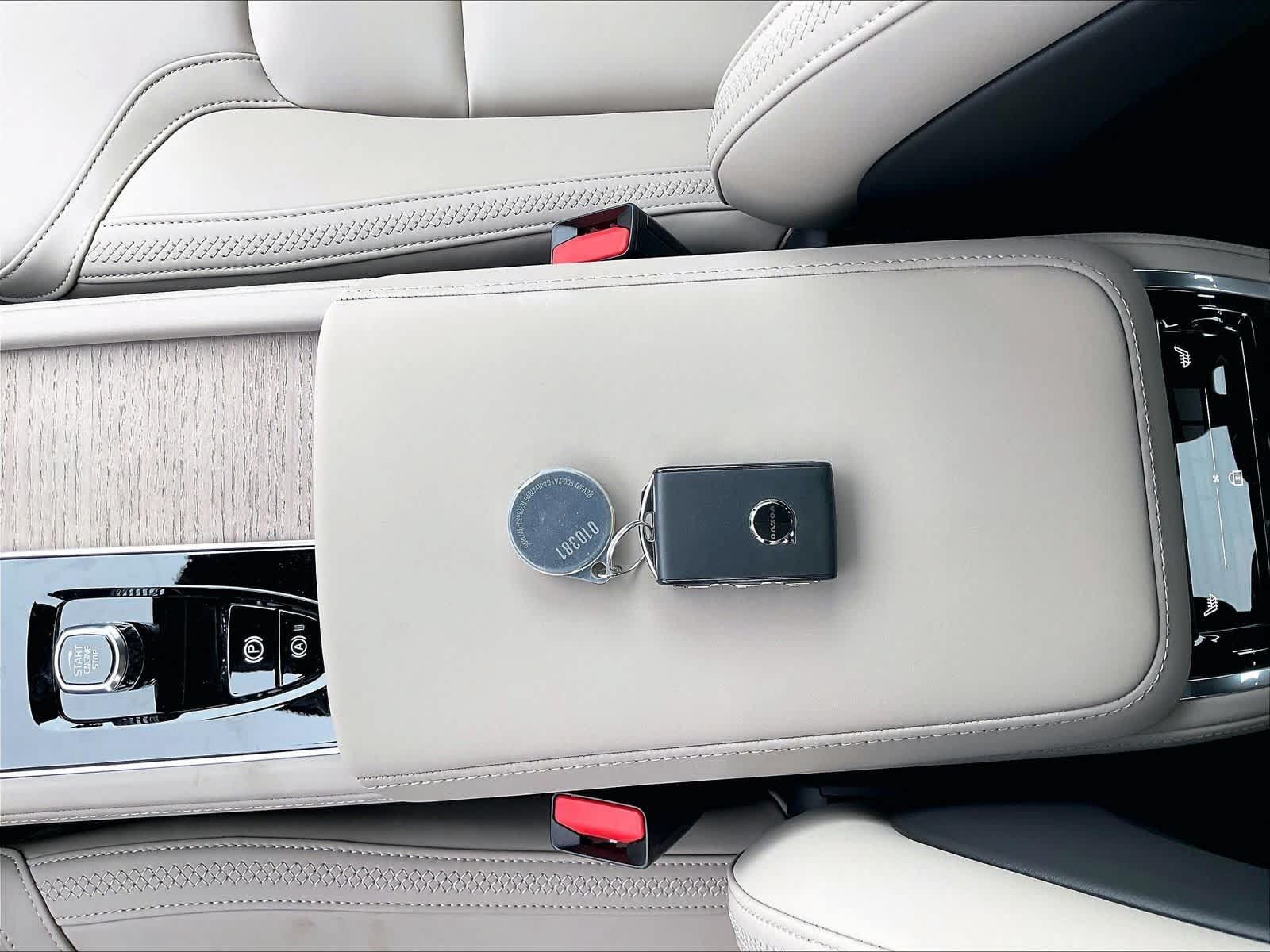 New 2027 Volvo XC90 B6 Plus AWD/4WD image 35