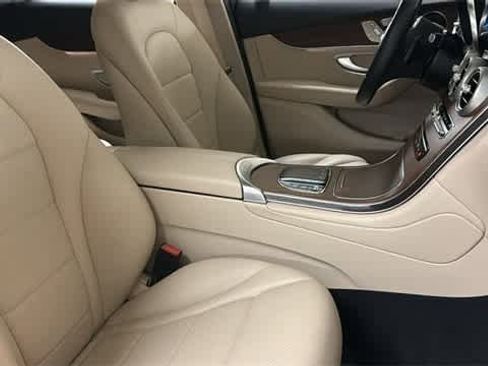 Used 2022 Mercedes-Benz GLC 300 4MATIC image 35