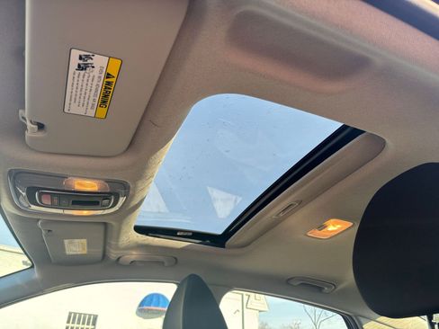 Used 2025 Hyundai Elantra SEL image 27