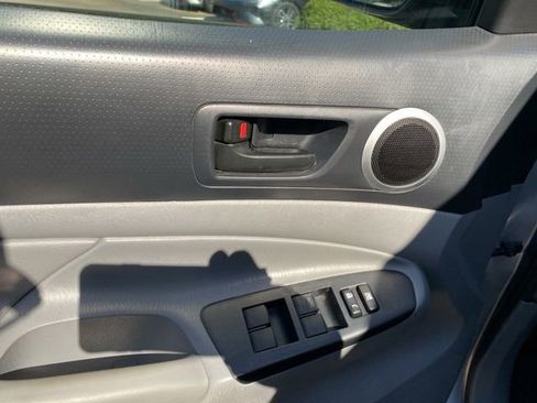 Used 2015 Toyota Tacoma PreRunner image 21