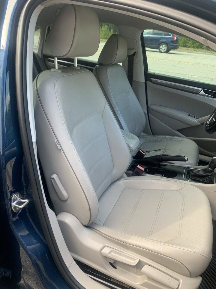 Used 2018 Volkswagen Passat 2.0T R-Line FWD image 9