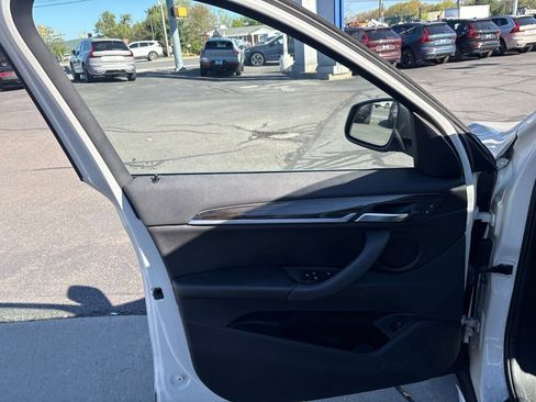 Used 2018 BMW X1 xDrive28i AWD/4WD image 12