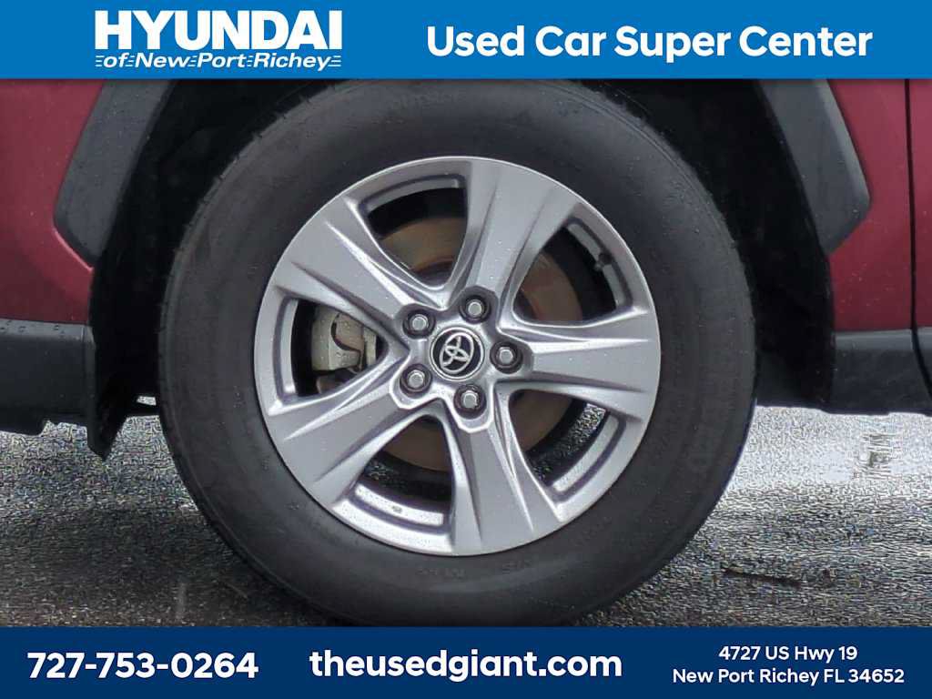 Used 2022 Toyota RAV4 LE AWD/4WD image 10