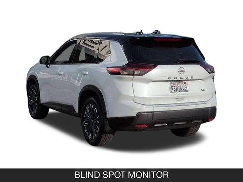 Certified 2025 Nissan Rogue SL w/ Tech Package image 8