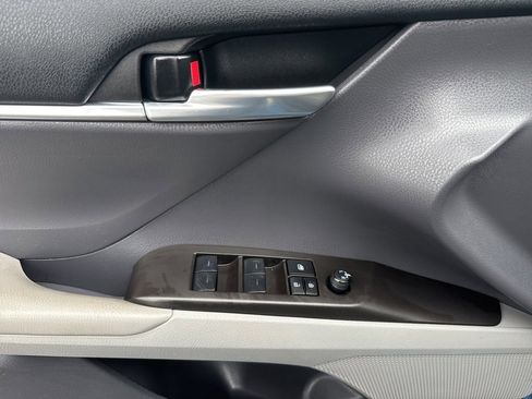 Used 2024 Toyota Camry SE image 12