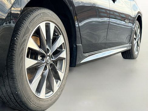 Used 2018 Nissan Sentra SR w/ Premium Package (P02) image 15