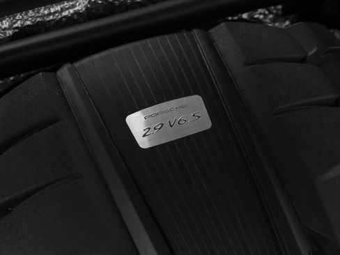 Certified 2024 Porsche Macan S image 19