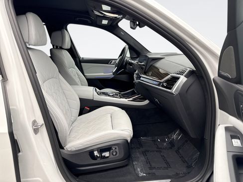 Used 2023 BMW X7 xDrive40i w/ Premium Package AWD/4WD image 19