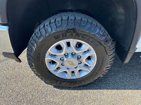 Used 2025 Chevrolet Silverado 2500 LT w/ Convenience Package image 7