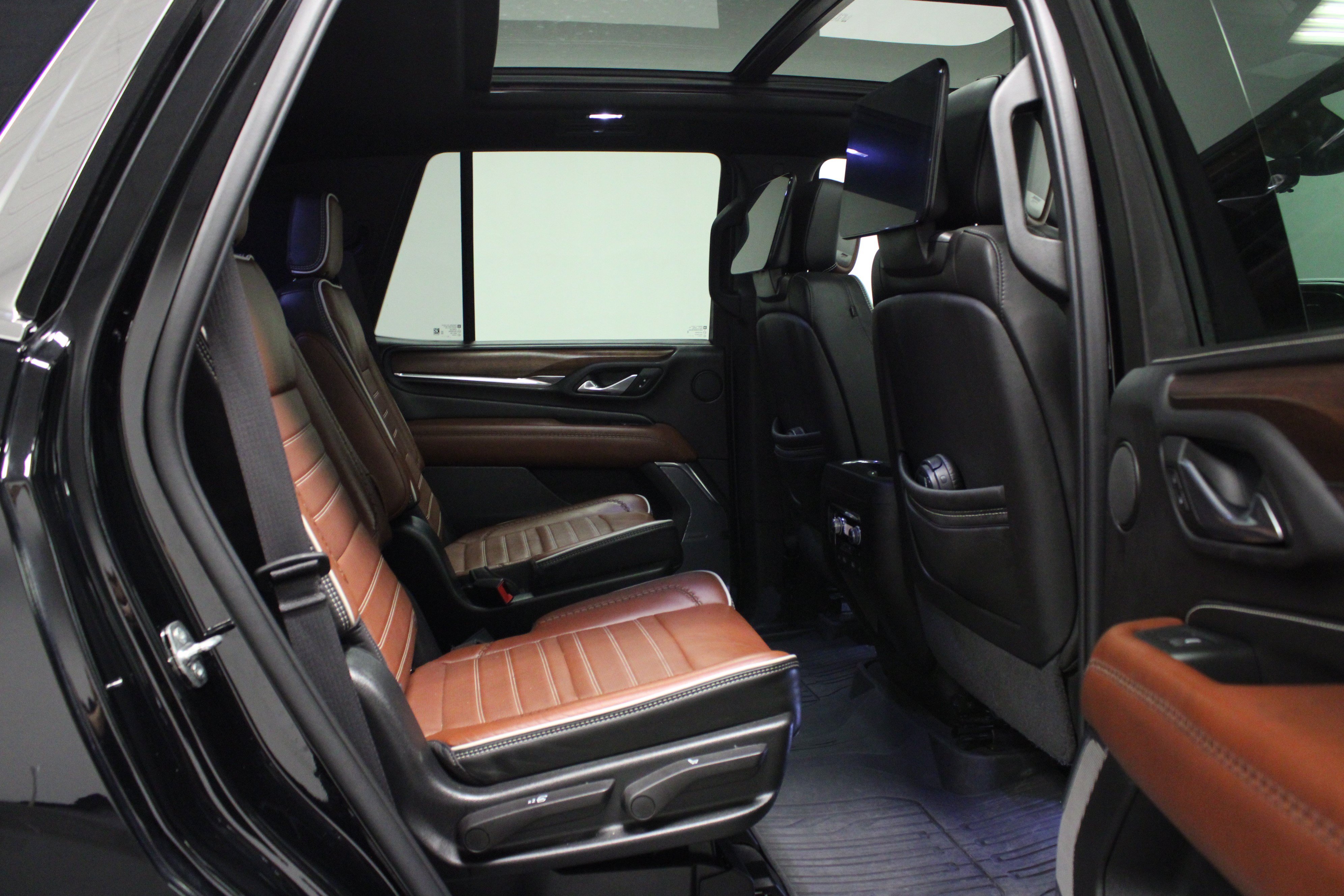 Used 2023 GMC Yukon Denali Ultimate AWD/4WD image 16