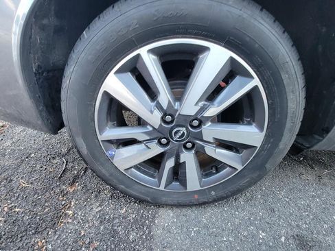 Used 2023 Nissan Versa SV image 6