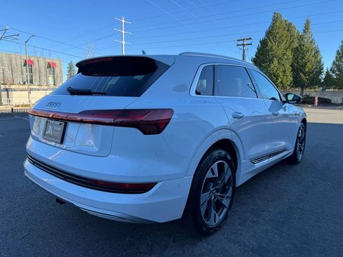 Used 2021 Audi e-tron Premium Plus w/ Premium Plus Package image 11