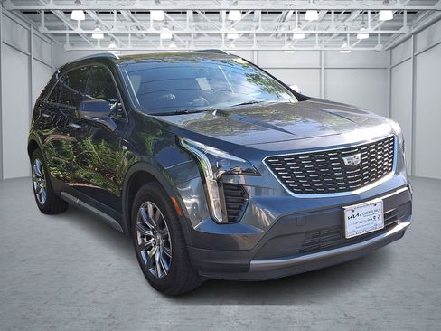 Used 2019 Cadillac XT4 Premium Luxury FWD image 3