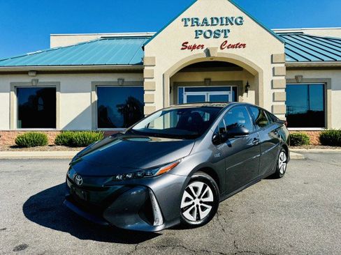 Used 2018 Toyota Prius Prime Premium image 22