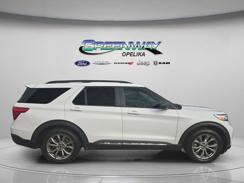 Used 2020 Ford Explorer XLT w/ Equipment Group 202A image 8
