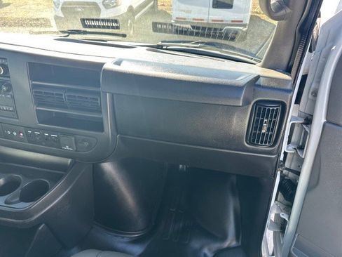 Used 2015 Chevrolet Express 2500 image 37