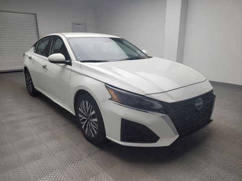 Used 2023 Nissan Altima 2.5 SV image 13